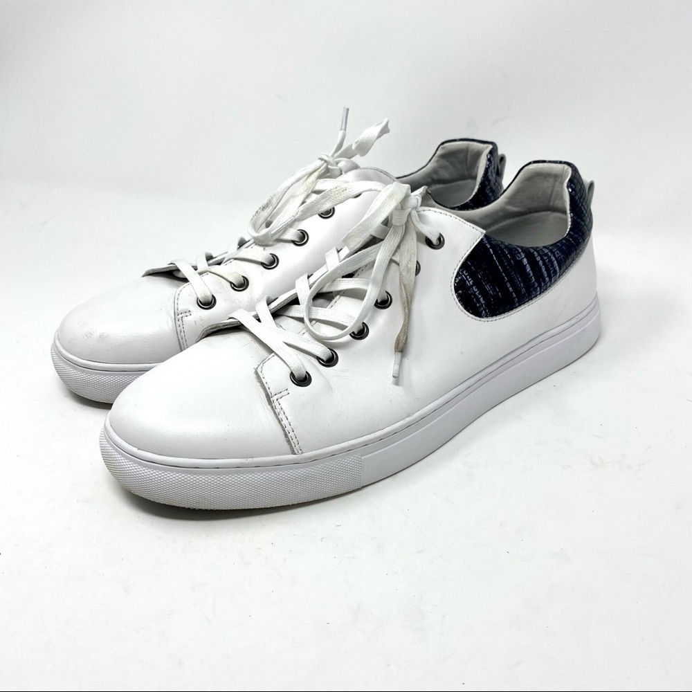 BADGLEY MISCHKA Low Top White Printed Sneakers like new Sz 10